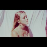 Alice Phoebe Lou Domingo 12 Abril 2026